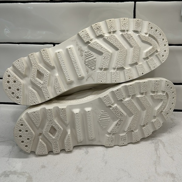 Palladium Pampa Hi L’Original size 8 White Lace Up Boots Lug Sole - Picture 10 of 16